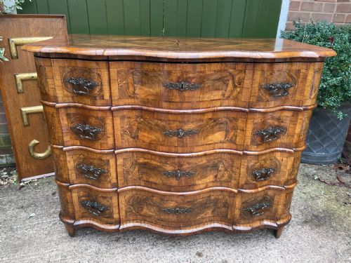 MID C18TH GERMAN SERPENTINE OUTLINE WALNUT BAROQUE PERIOD COMMODE - ADDITIONAL PHOTO 14