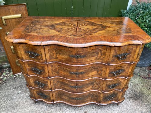 MID C18TH GERMAN SERPENTINE OUTLINE WALNUT BAROQUE PERIOD COMMODE - ADDITIONAL PHOTO 16