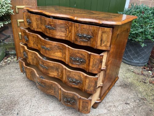 MID C18TH GERMAN SERPENTINE OUTLINE WALNUT BAROQUE PERIOD COMMODE - ADDITIONAL PHOTO 18