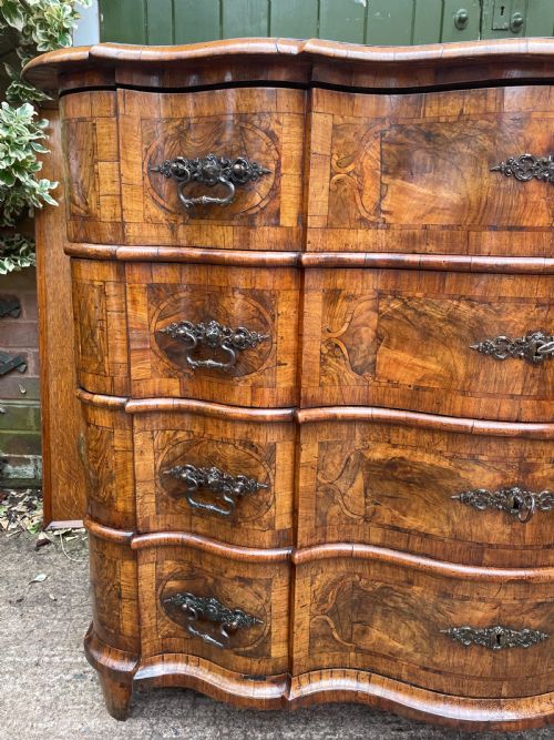 MID C18TH GERMAN SERPENTINE OUTLINE WALNUT BAROQUE PERIOD COMMODE - ADDITIONAL PHOTO 28
