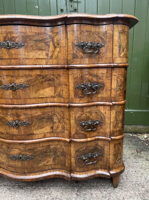 MID C18TH GERMAN SERPENTINE OUTLINE WALNUT BAROQUE PERIOD COMMODE - ADDITIONAL PHOTO 30