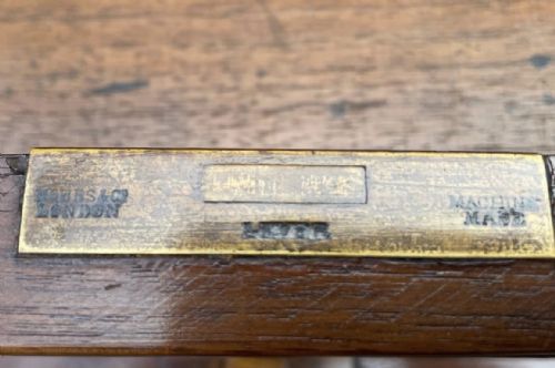 A HANDSOME MID C19TH MAHOGANY PEDESTAL DESK OF GOOD PRACTICAL SCALE AND PROPORTIONS - ADDITIONAL PHOTO 8