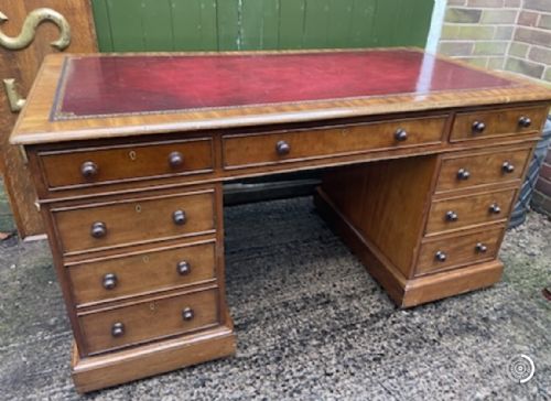 A HANDSOME MID C19TH MAHOGANY PEDESTAL DESK OF GOOD PRACTICAL SCALE AND PROPORTIONS - ADDITIONAL PHOTO 10