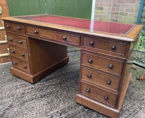 A HANDSOME MID C19TH MAHOGANY PEDESTAL DESK OF GOOD PRACTICAL SCALE AND PROPORTIONS - ADDITIONAL PHOTO 13