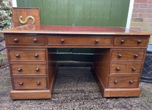 A HANDSOME MID C19TH MAHOGANY PEDESTAL DESK OF GOOD PRACTICAL SCALE AND PROPORTIONS - ADDITIONAL PHOTO 16