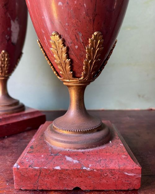PAIR OF C19TH FRENCH ORMOLUMOUNTED ROUGE MARBLE LAMPS - ADDITIONAL PHOTO 4