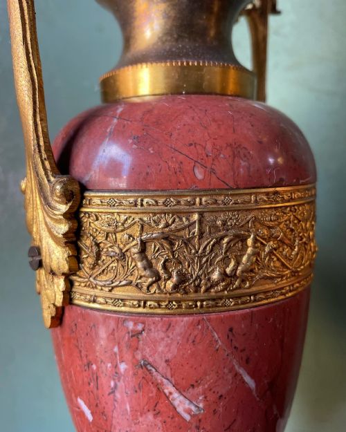 PAIR OF C19TH FRENCH ORMOLUMOUNTED ROUGE MARBLE LAMPS - ADDITIONAL PHOTO 6