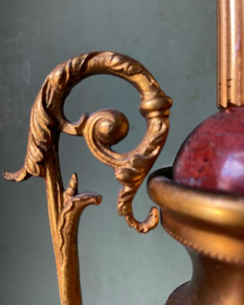 PAIR OF C19TH FRENCH ORMOLUMOUNTED ROUGE MARBLE LAMPS - ADDITIONAL PHOTO 8