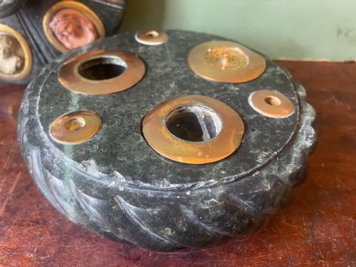 C19TH ITALIAN NEAPOLITAN GRAND TOUR SOUVENIR CARVED PRATO VERDE MARBLE INKSTAND SET WITH CARVED LAVA PORTRAIT CAMEO INTAGLIOS - ADDITIONAL PHOTO 5