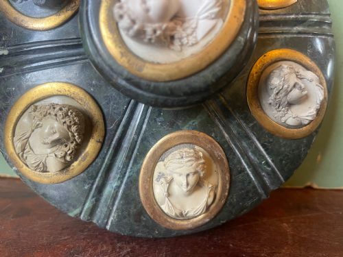 C19TH ITALIAN NEAPOLITAN GRAND TOUR SOUVENIR CARVED PRATO VERDE MARBLE INKSTAND SET WITH CARVED LAVA PORTRAIT CAMEO INTAGLIOS - ADDITIONAL PHOTO 10