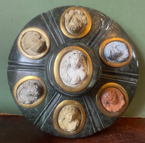 C19TH ITALIAN NEAPOLITAN GRAND TOUR SOUVENIR CARVED PRATO VERDE MARBLE INKSTAND SET WITH CARVED LAVA PORTRAIT CAMEO INTAGLIOS - ADDITIONAL PHOTO 12