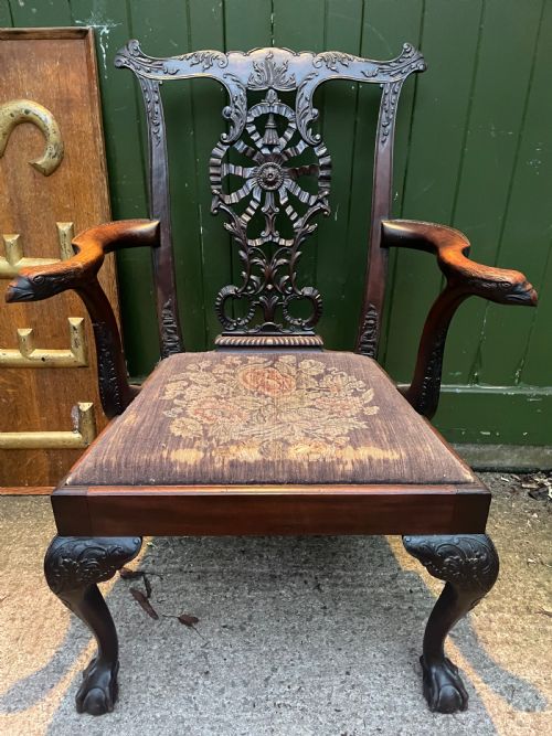 A LATE C19TH CARVED MAHOGANY ARMCHAIR IN THE MID C18TH GEORGE II CHIPPENDALE PERIOD STYLE TOGETHER WITH A MATCHING SINGLE CHAIR - ADDITIONAL PHOTO 16