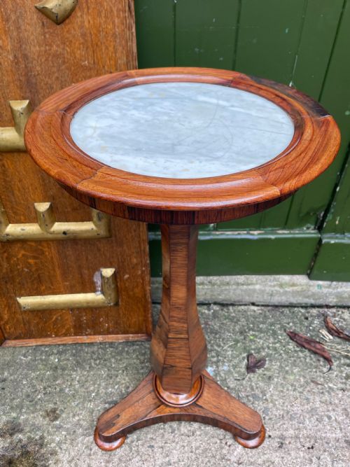 EARLY C19TH GEORGE IV PERIOD FIGURED ROSEWOOD AND INSET MARBLE TOP OCCASIONAL TABLE - ADDITIONAL PHOTO 1
