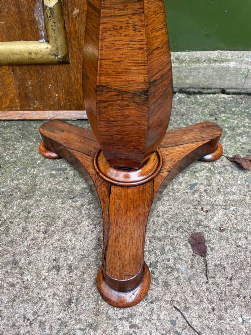 EARLY C19TH GEORGE IV PERIOD FIGURED ROSEWOOD AND INSET MARBLE TOP OCCASIONAL TABLE - ADDITIONAL PHOTO 2