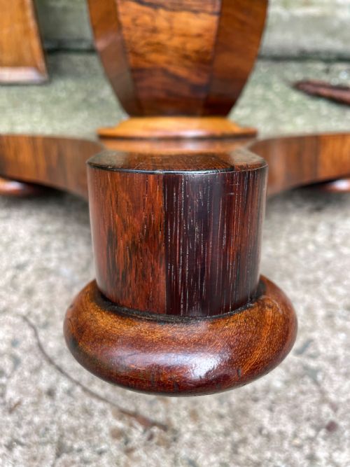 EARLY C19TH GEORGE IV PERIOD FIGURED ROSEWOOD AND INSET MARBLE TOP OCCASIONAL TABLE - ADDITIONAL PHOTO 8