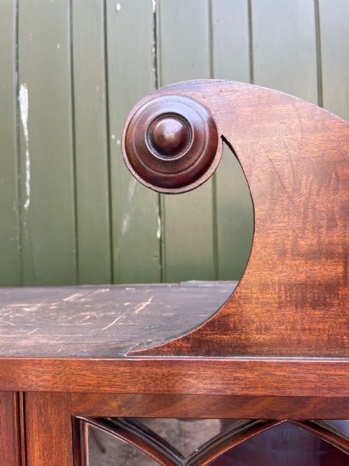 EARLY C19TH REGENCY PERIOD MAHOGANY BOOKCASE CABINET OF UNUSUAL FORM AND DESIGN - ADDITIONAL PHOTO 4