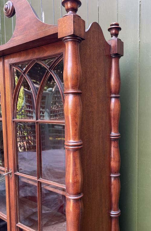 EARLY C19TH REGENCY PERIOD MAHOGANY BOOKCASE CABINET OF UNUSUAL FORM AND DESIGN - ADDITIONAL PHOTO 5