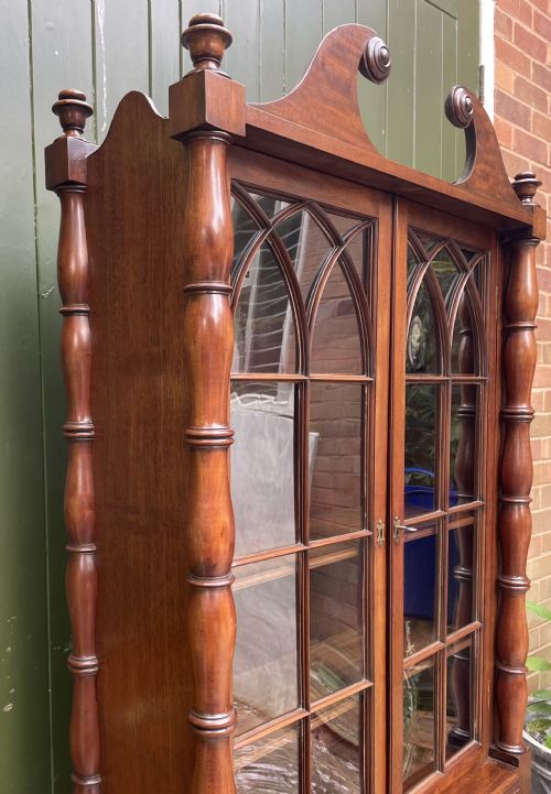 EARLY C19TH REGENCY PERIOD MAHOGANY BOOKCASE CABINET OF UNUSUAL FORM AND DESIGN - ADDITIONAL PHOTO 15