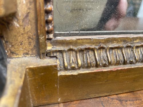 A STYLISH EARLY C19TH REGENCY PERIOD GILTWOOD FRAMED OVERMANTEL MIRROR IN THE FASHIONABLE RETOUR DEGYPTE TASTE OF THE ERA - ADDITIONAL PHOTO 8