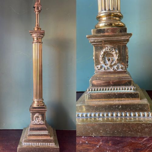 LATE C19TH EARLY C20TH BRASS CLASSICAL COLUMN TABLE LAMP OF GOOD LARGE SCALE AND PROPORTIONS - ADDITIONAL PHOTO 14
