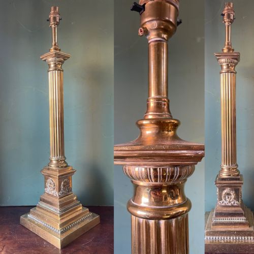 LATE C19TH EARLY C20TH BRASS CLASSICAL COLUMN TABLE LAMP OF GOOD LARGE SCALE AND PROPORTIONS - ADDITIONAL PHOTO 15