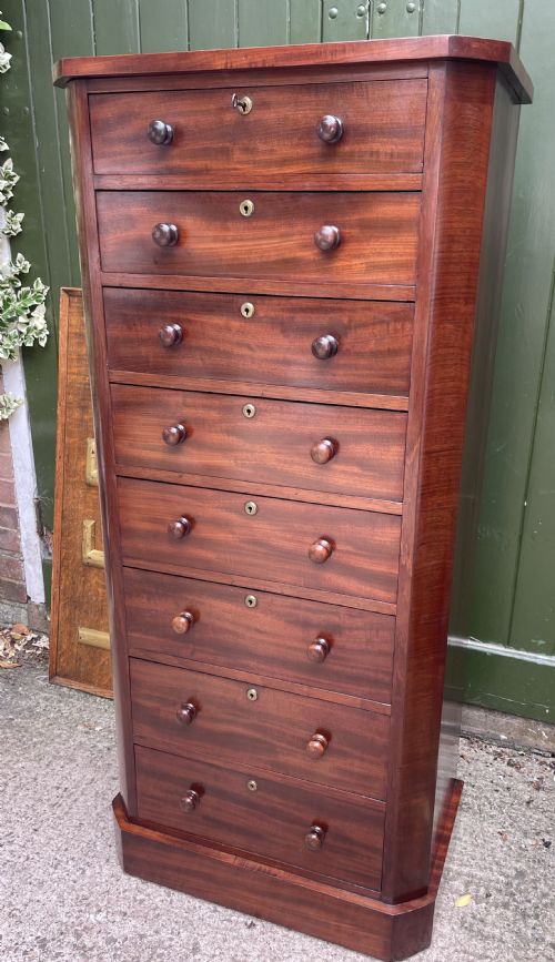 fig 1. Fine quality early C19th George IV period mahogany pedestal chest of 8 drawers.
