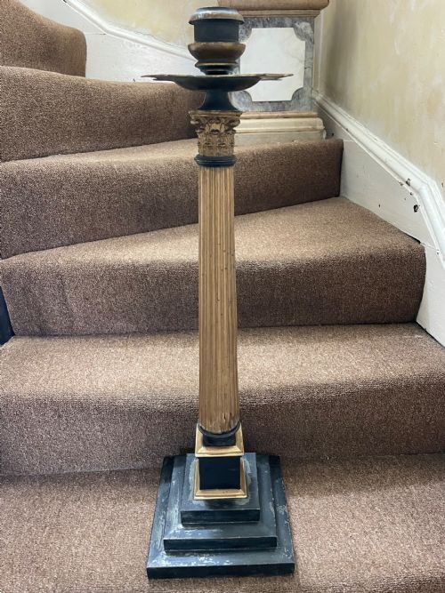SCARCE SET OF 3 TALL C19TH GRADUATED HEIGHT DECORATED AND PAINTED BRASS CORINTHIAN COLUMN MASONIC CANDLESTICKS - ADDITIONAL PHOTO 2