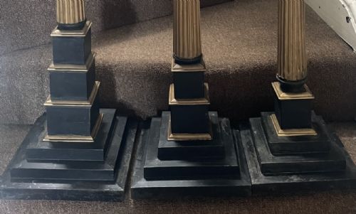 SCARCE SET OF 3 TALL C19TH GRADUATED HEIGHT DECORATED AND PAINTED BRASS CORINTHIAN COLUMN MASONIC CANDLESTICKS - ADDITIONAL PHOTO 4