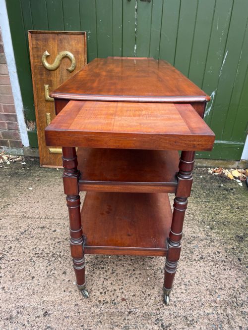 EARLY C19TH GEORGE IV PERIOD MAHOGANY 3TIER BUFFET OR SERVING TABLE OF UNUSUAL FORMAT - ADDITIONAL PHOTO 7
