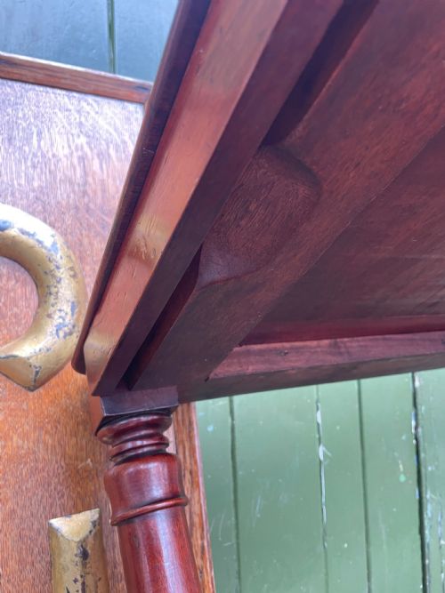 EARLY C19TH GEORGE IV PERIOD MAHOGANY 3TIER BUFFET OR SERVING TABLE OF UNUSUAL FORMAT - ADDITIONAL PHOTO 13
