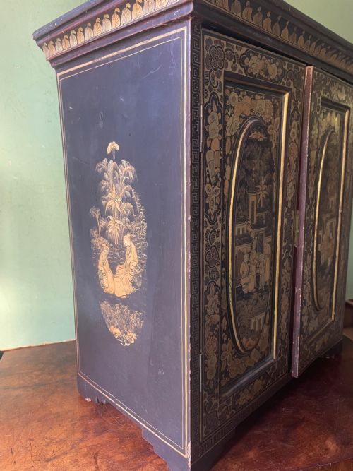 MID C19TH CHINESE EXPORT QING DYNASTY LACQUER TABLE CABINET WITH GILDED DECORATION - ADDITIONAL PHOTO 2