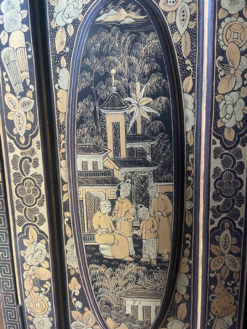 MID C19TH CHINESE EXPORT QING DYNASTY LACQUER TABLE CABINET WITH GILDED DECORATION - ADDITIONAL PHOTO 7