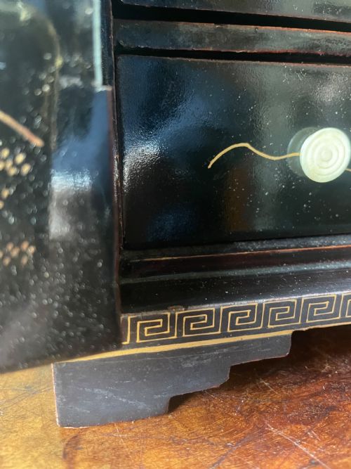 MID C19TH CHINESE EXPORT QING DYNASTY LACQUER TABLE CABINET WITH GILDED DECORATION - ADDITIONAL PHOTO 19