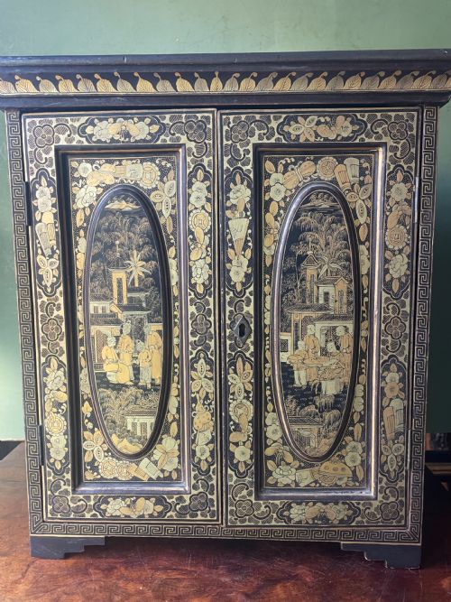 MID C19TH CHINESE EXPORT QING DYNASTY LACQUER TABLE CABINET WITH GILDED DECORATION - ADDITIONAL PHOTO 21