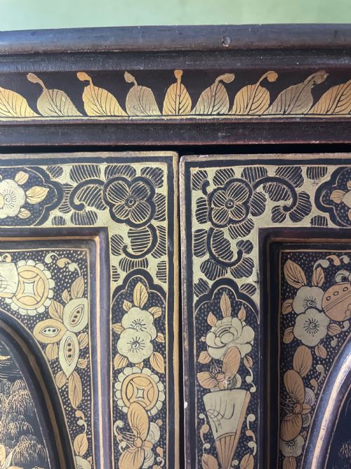 MID C19TH CHINESE EXPORT QING DYNASTY LACQUER TABLE CABINET WITH GILDED DECORATION - ADDITIONAL PHOTO 22