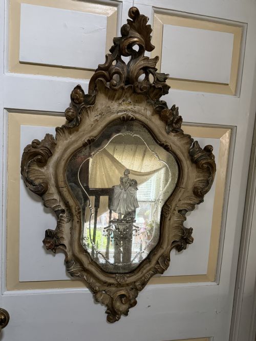 PAIR OF HIGHLY DECORATIVE C19TH ITALIAN VENETIAN ROCOCO STYLE POLYCHROME AND CARVED GILTWOOD MIRRORS IN THE C18TH TASTE - ADDITIONAL PHOTO 5