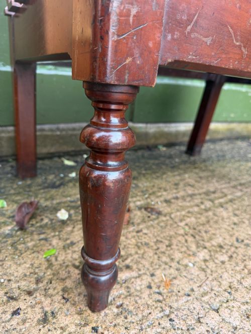 MID C19TH MAHOGANY COUNTRYHOUSE LUGGAGE STAND OF DEEP PROPORTIONS WITH A RAISED AND RAKED REAR UPSTAND SUPPORT - ADDITIONAL PHOTO 3