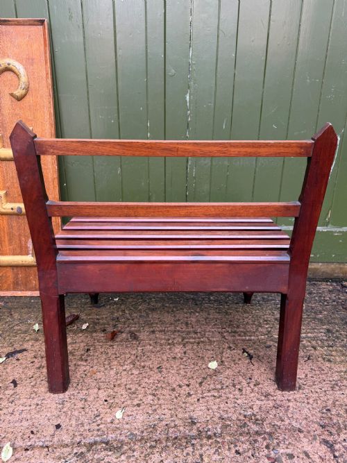 MID C19TH MAHOGANY COUNTRYHOUSE LUGGAGE STAND OF DEEP PROPORTIONS WITH A RAISED AND RAKED REAR UPSTAND SUPPORT - ADDITIONAL PHOTO 8