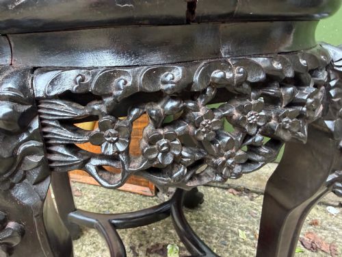 LATE C19TH CHINESE QING DYNASTY CARVED HARDWOOD HONGMU LOW JARDINIERE STAND OR OCCASIONAL TABLE WITH INSET VARIEGATED ROUGE MARBLE TOP - ADDITIONAL PHOTO 6
