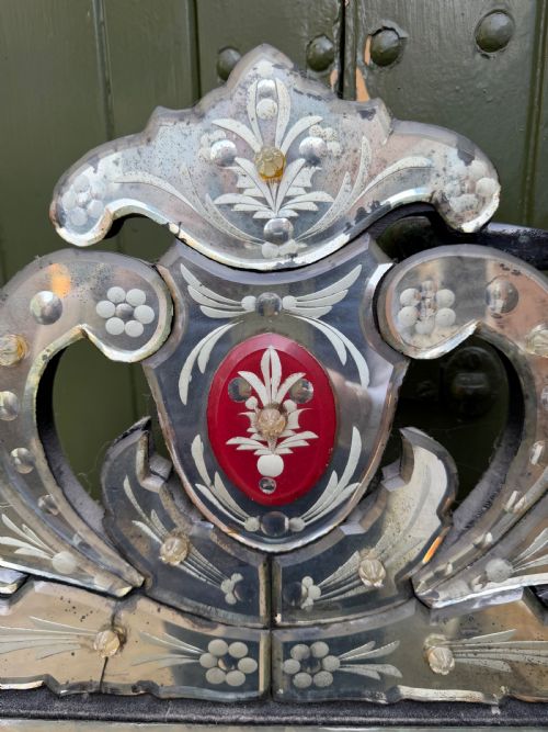 LATE C19TH EARLY C20TH ITALIAN VENETIAN CUT AND ETCHED GLASS FRAMED MIRROR WITH A RUBY RED BORDER - ADDITIONAL PHOTO 2