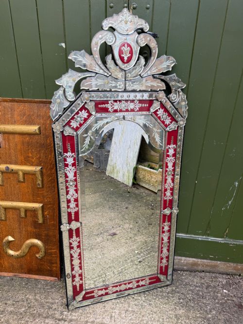 LATE C19TH EARLY C20TH ITALIAN VENETIAN CUT AND ETCHED GLASS FRAMED MIRROR WITH A RUBY RED BORDER - ADDITIONAL PHOTO 5