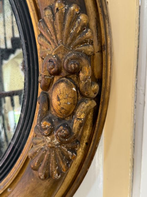 EARLY C19TH REGENCY PERIOD GILTWOOD FRAMED CONVEX PLATE MIRROR OF LARGER SCALE AND PROPORTIONS - ADDITIONAL PHOTO 5