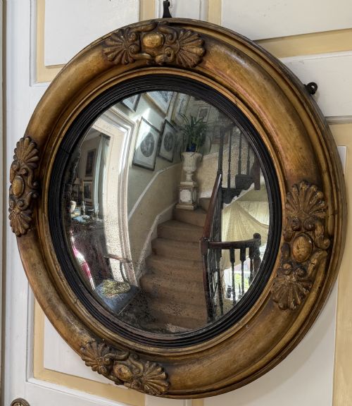 EARLY C19TH REGENCY PERIOD GILTWOOD FRAMED CONVEX PLATE MIRROR OF LARGER SCALE AND PROPORTIONS - ADDITIONAL PHOTO 9