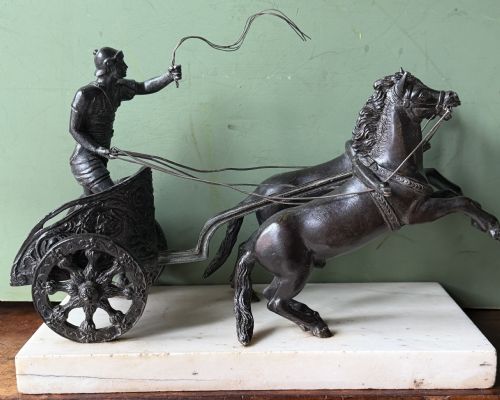 MID C19TH ITALIAN GRAND TOUR SOUVENIR BRONZE STUDY OF A CHARIOTEER WITH TWO HORSES MOUNTED UPON A WHITE MARBLE PLINTH BASE - ADDITIONAL PHOTO 14