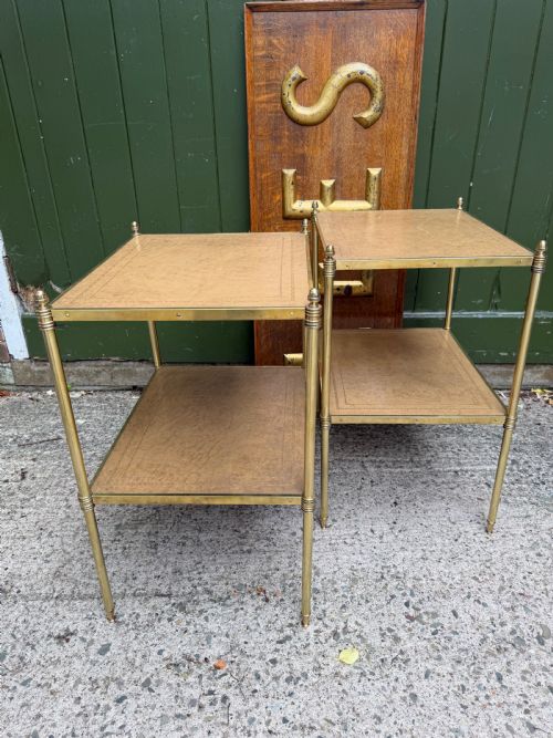 CHIC PAIR OF EARLY C20TH LACQUERED BRASSFRAMED ETAGERES WITH INSET TOOLED PANEL LEATHER SHELVES - ADDITIONAL PHOTO 7
