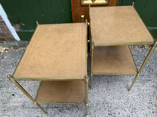 CHIC PAIR OF EARLY C20TH LACQUERED BRASSFRAMED ETAGERES WITH INSET TOOLED PANEL LEATHER SHELVES - ADDITIONAL PHOTO 12
