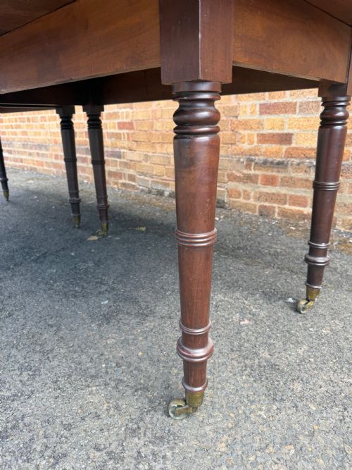 EARLY C19TH REGENCY PERIOD MAHOGANY DINING TABLE OF HIGHLY VERSATILE AND RESTRAINED DESIGN - ADDITIONAL PHOTO 4