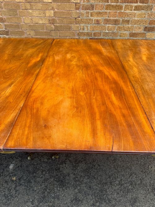 EARLY C19TH REGENCY PERIOD MAHOGANY DINING TABLE OF HIGHLY VERSATILE AND RESTRAINED DESIGN - ADDITIONAL PHOTO 10