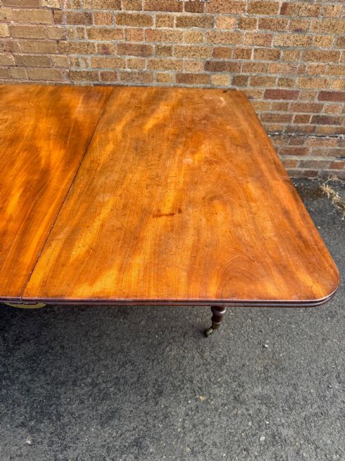 EARLY C19TH REGENCY PERIOD MAHOGANY DINING TABLE OF HIGHLY VERSATILE AND RESTRAINED DESIGN - ADDITIONAL PHOTO 11
