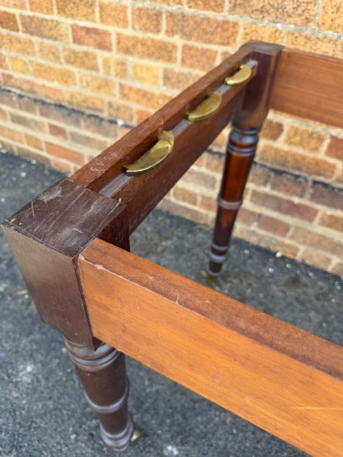 EARLY C19TH REGENCY PERIOD MAHOGANY DINING TABLE OF HIGHLY VERSATILE AND RESTRAINED DESIGN - ADDITIONAL PHOTO 16